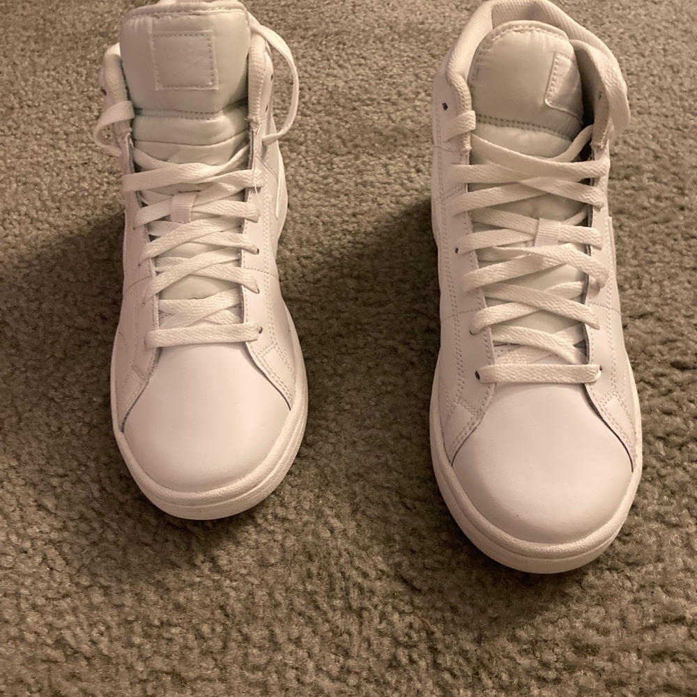 White High-Top Sneakers Nike 6 1/2Y